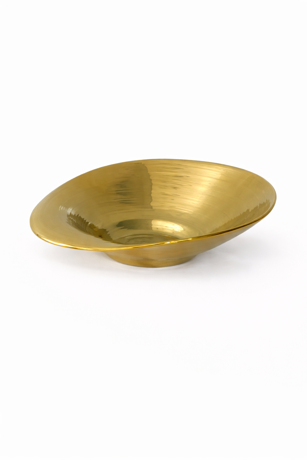 Elegant golden ceramic bowl